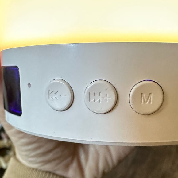 Bluetooth light, alarm and speaker - Picture 7 of 8